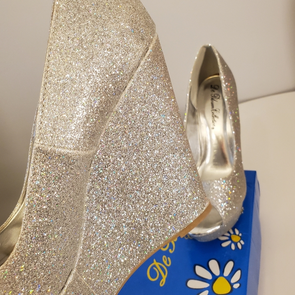 ❄️Host Pick❄️ Brand New Glitter Wedge Heels 10 - Picture 9 of 11